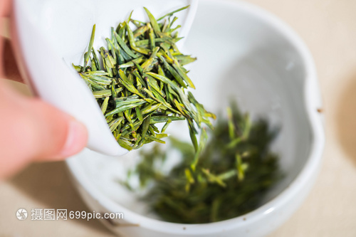 准备冲泡的绿茶