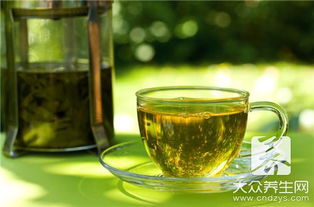 想要酸甜解渴 快喝青梅绿茶 酸酸甜甜茶味浓