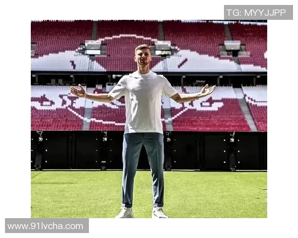 德甲联赛美女球星闪耀赛场 外貌与实力兼备引发关注 德甲联赛美女球星闪耀赛场 外貌与实力兼备引发关注