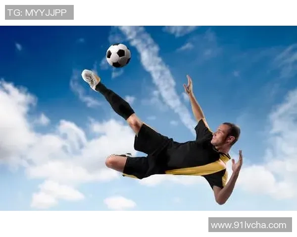 足球男球星为主题的手机桌面壁纸设计，展现球场风采与个性魅力